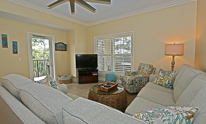 North Forest Beach Condo | 301 North Shore End Unit, No carpet, CLEAN, Wrap-around Balcony, Oct. Available