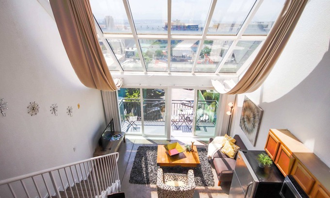 Little Italy Apartment | 302/C Panoramic View Loft parking incl.