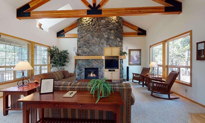 Deer Park House | 33 Oregon Loop | 4 BR / 4.5 BA, Sleeps 8