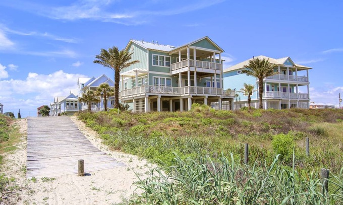 Beachside Village House | 338 m² House ∙ 5 bedrooms ∙ 14 guests