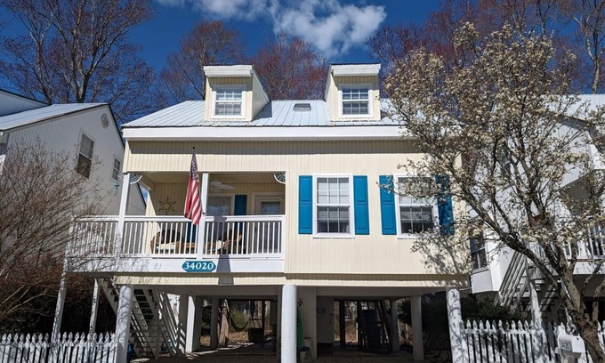 Clearwater House | 34020 Cypress Lane, Clearwater