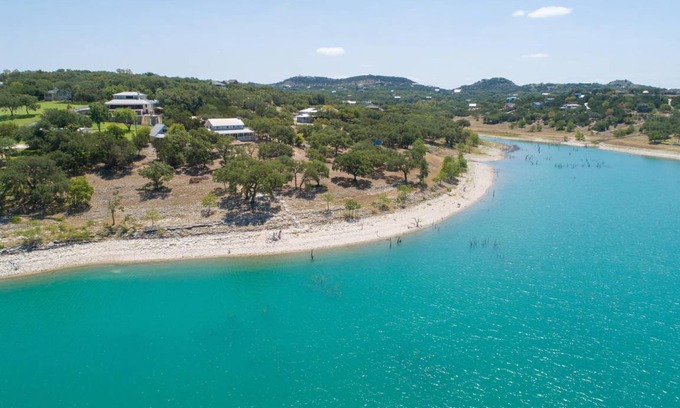 Canyon Lake House | 348 m² House ∙ 4 bedrooms ∙ 16 guests