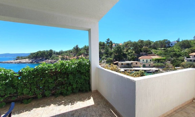 Cove Basina (Jelsa) Apartment | 35 m² Apartment ∙ 1 bedroom ∙ 3 guests