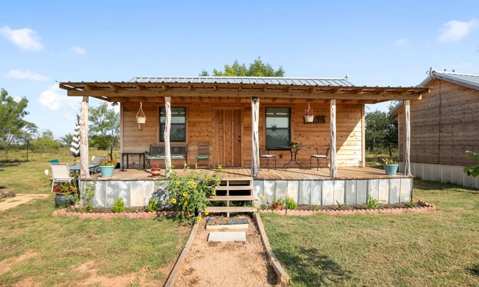 Fredericksburg Cabin | 36 m² Cabin ∙ 1 bedroom ∙ 4 guests