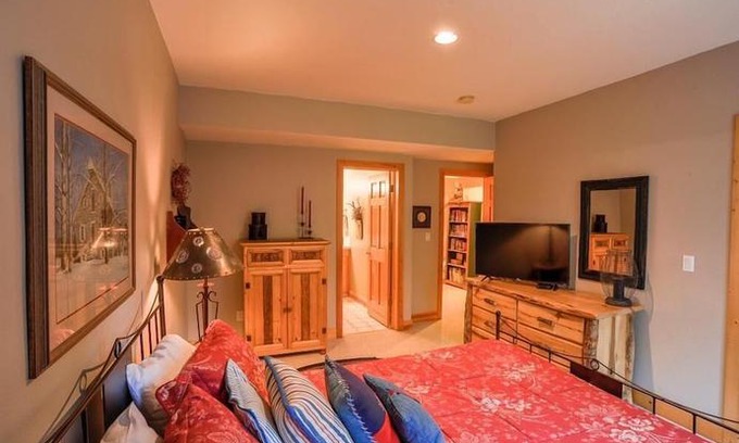 Peak 8 Apartment | 368 Settlers Dr