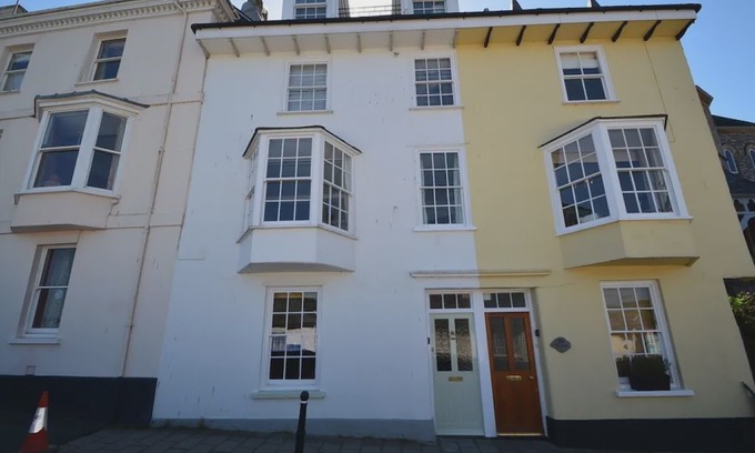 Dartmouth House | 36A Newcomen Road - Two Bedroom House, Sleeps 4
