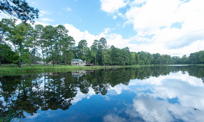 Jonesville House | 391-Acre Ranch Home with Private Lake, Pier, Paddleboat, Lake View, Game Room
