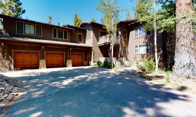 Crooked Pines House | 399 m² House ∙ 6 bedrooms ∙ 15 guests