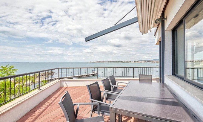Nessebar Apartment | 3BD Beach Paradise with a Stunning View with Parking by Flat Mаnаger