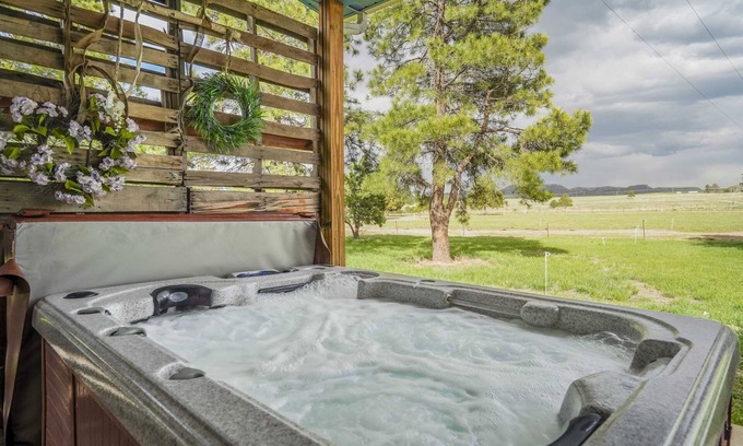 Larkspur House | 3BD |Cowboy Quarters Retreat Experience
