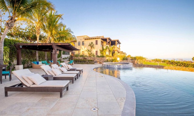 San Jose del Cabo Apartment | 3BD Golf Front - Hot Tub & Beach Club in PLC