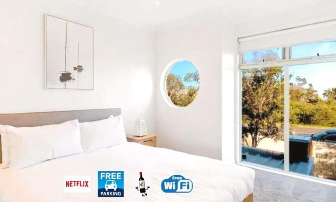 Seaford Apartment | 3Bdrm Beachside Town House with Ocean Views