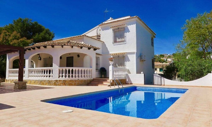 Moravit Villa | 3Bed, 2Bath villa within walking distance to beach, bars, shops and restaurants