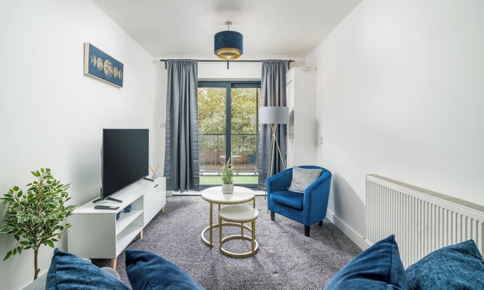 Canning Town Apartment | 3bed apt by Canning Town stn, 10 mins to Canary Wharf, O2, Excel, & City Airport