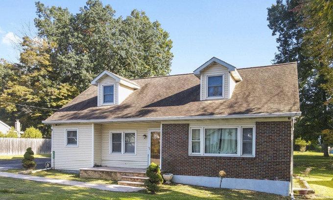East Stroudsburg House | 3Bedroom 3Bathroom Pocono Beauty In the heart of the Poconos.