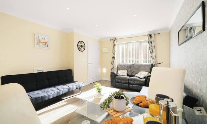 Little Chalfont House | 3Bedroom 5Bed 2Bath (Ensuite) | Prv-Parkin x2