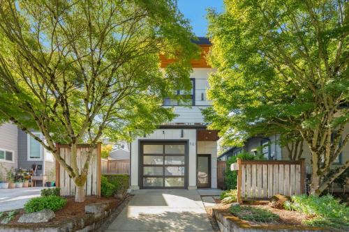 Seattle Metro Area House | 3BR 2.5BA The Orcas Parkside