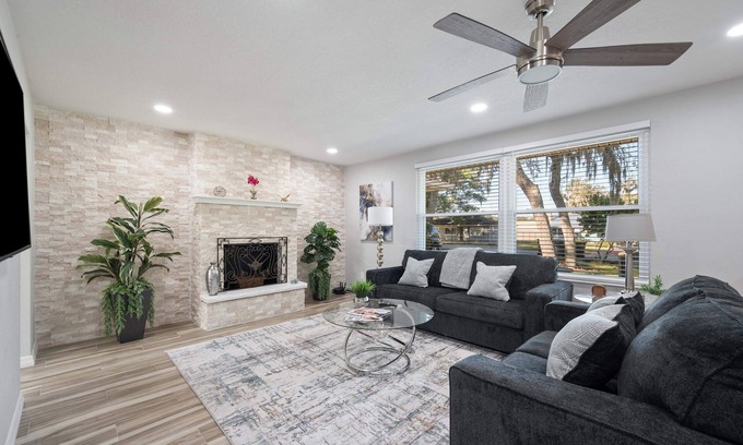 Lakeland House | 3br/2ba, by I4 and Disney. Pet Friendly, fenced yard, handicap ramp. sleeps 10