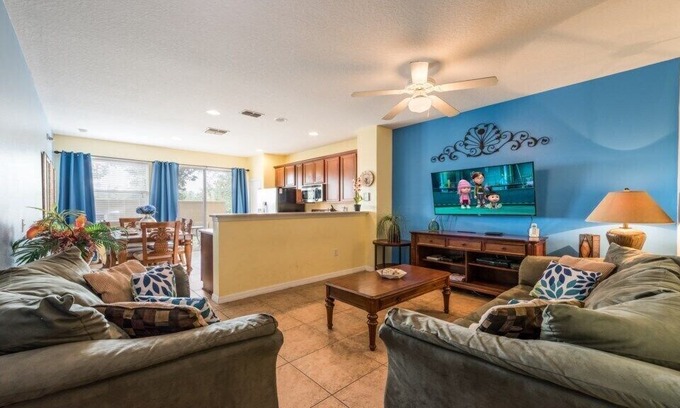 Crestwynd Bay House | 3BR/3BA Townhome, only 1.5miles to Disney