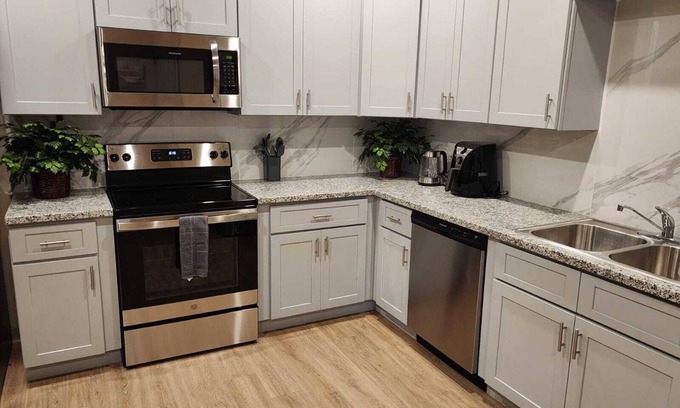 Bammel Apartment | 3BR Apt-Pet-Parking-Wi-Fi