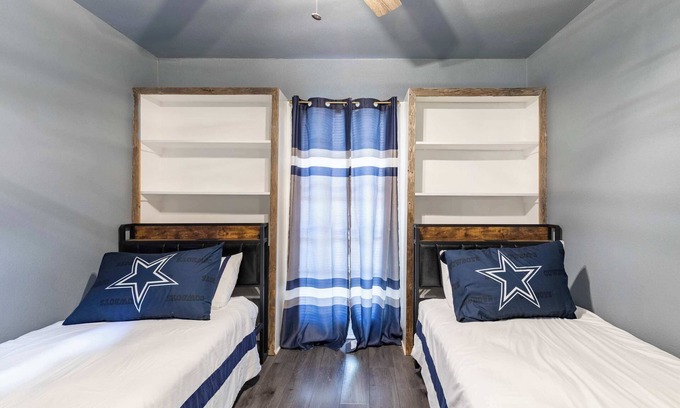 North San Antonio - SAT House | 3BR Charming House with BBQ & Near Pearl District