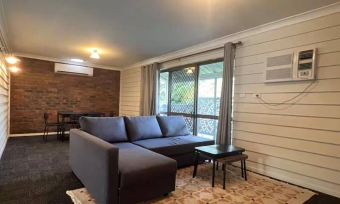 Slacks Creek House | 3BR Cottage Home w/Ample Parking