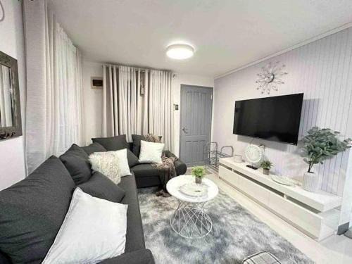 Clark Villa | 3BR Home Near Clark Airport-Private Pool-Parking-Kitchen-Hi Speed WiFi and Entertainment