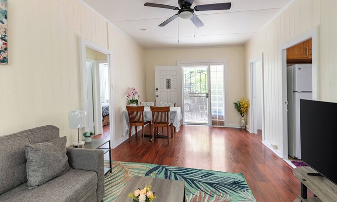 Waikiki House | 3BR House Walk to the Beach&Malls FREE Parking!
