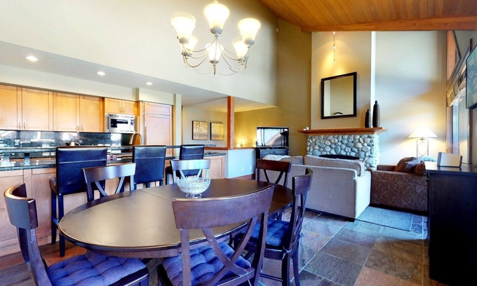 Village North House | 3BR | Montbello | King Bed w/Ensuite | Private Hot Tub | Cooling System | Private Deck