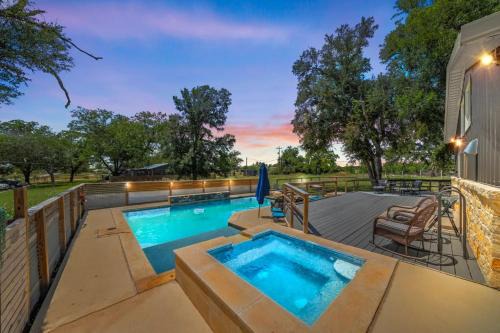 Fredericksburg House | 3BR Oasis-Pool-Pickleball-Dog Friendly