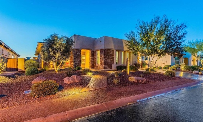 Vistancia House | 3BR Peoria Home on the Golf Course-Pool Heat Avail