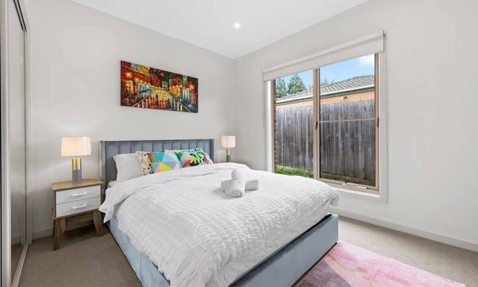 Ashwood House | 3BR Townhouse 7km to Chadstone