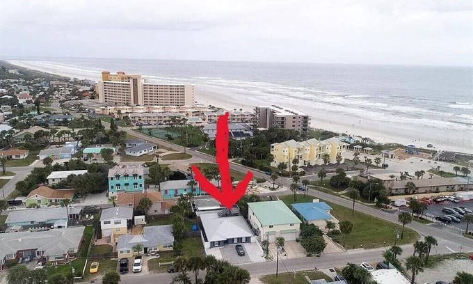 New Smyrna Beach House | 3rd house from beach with heated pool & tiki bar. 2 master suites + 2 bedrooms.