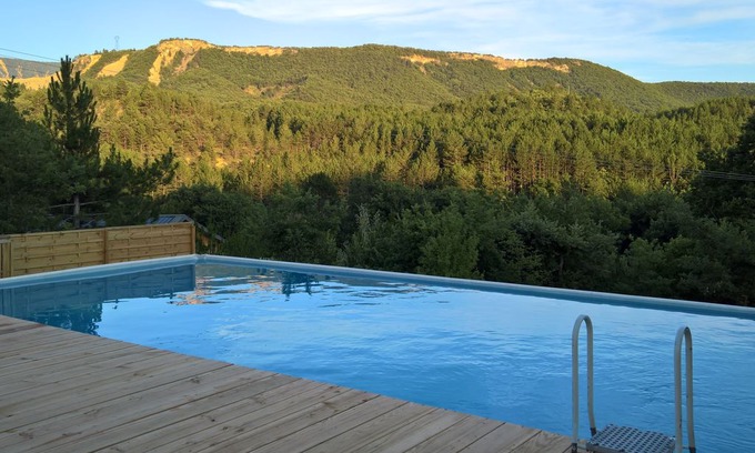 Entrepierres House | 4* 10P gite in the nature-heated swimming pool