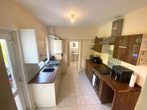 Kettering House | 4-5 Bedroom House For Corporate Stays in Kettering