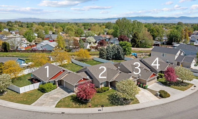 Meridian House | 4 Adjacent Homes | Great for Families | Sleeps 32!