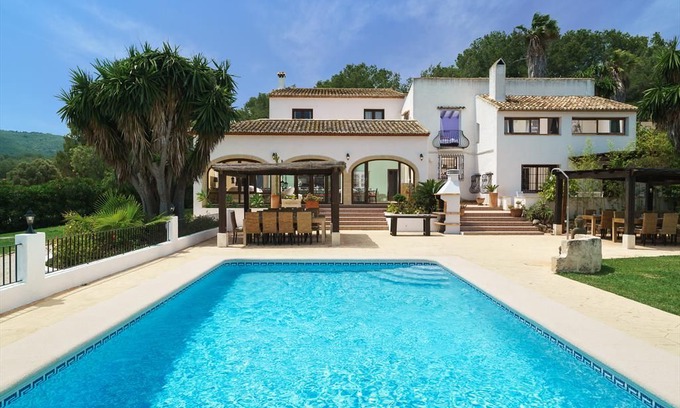 Tarraula Villa | 4 bedroom Villa, sleeps 8 with Pool, Air Con and FREE WiFi