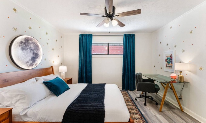 Greater Third Ward House | 4 Bd Stylish Home by UofH & TSU 5 Min to Downtown!