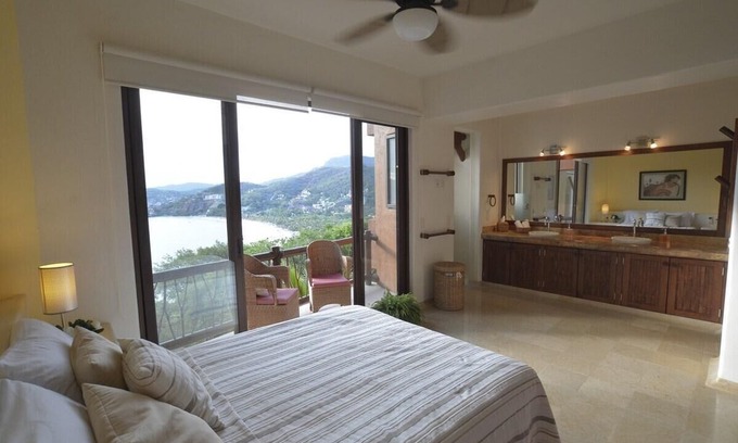 Playa Las Gatas House | 4 Bdrm Waterfront Property Overlooking Playa La Ropa