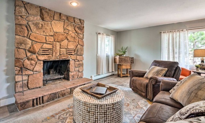 Carriage Hills House | 4 bed 2 bath home located near Rocky Mountain National Park