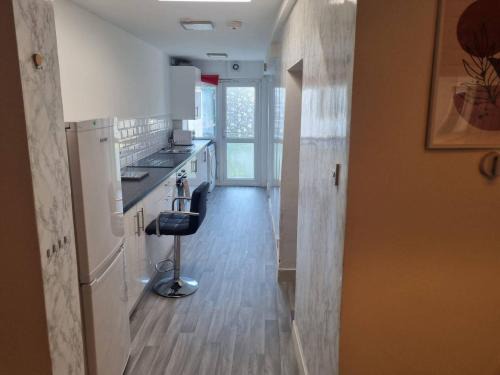 Gillingham House | 4 Bed House - Sleeps 8 - Parking - Wifi