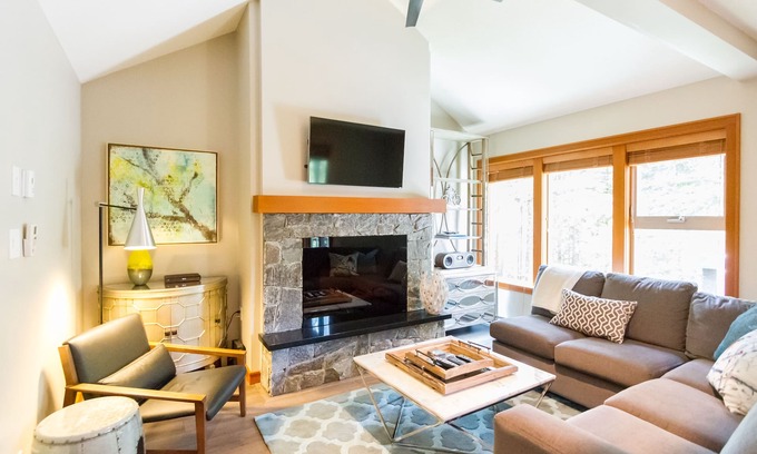 Blackcomb House | 4 Bed Ski Home, Forest setting, Shared Hot Tub, Free Shuttle