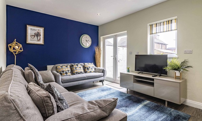 Beeston House | 4 Bed Terraced House in Beeston with Convenient City Centre Access