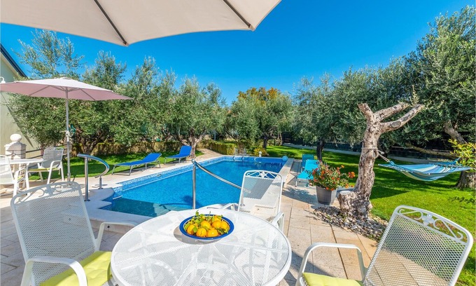 Kastel Novi House | 4 bedroom accommodation in Kastel Novi