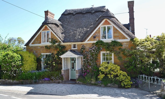 Bridport Cottage | 4 bedroom accommodation in Chideock, near Bridport
