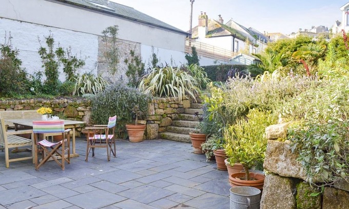Newlyn House | 4 bedroom accommodation in Newlyn