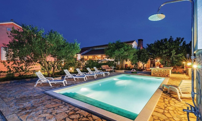 Murvica House | 4 bedroom accommodation in Murvica