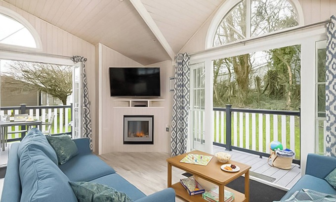 New Forest District Ski Chalet | 4 bedroom accommodation in Milford-on-Sea, Nr Lymington
