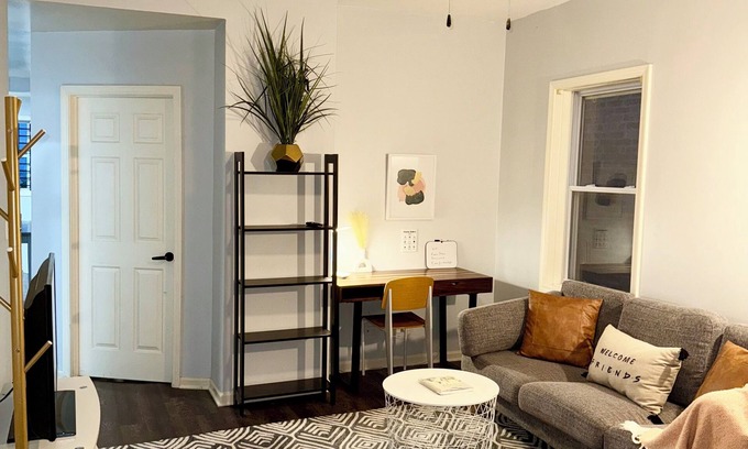 Grand Boulevard Apartment | 4-bedroom apartment in marvelous Chicago with Workout Mirror, AC