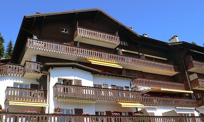 Arveyes Apartment | 4 bedroom Apartment, sleeps 8 in Arveyes with Pool and WiFi